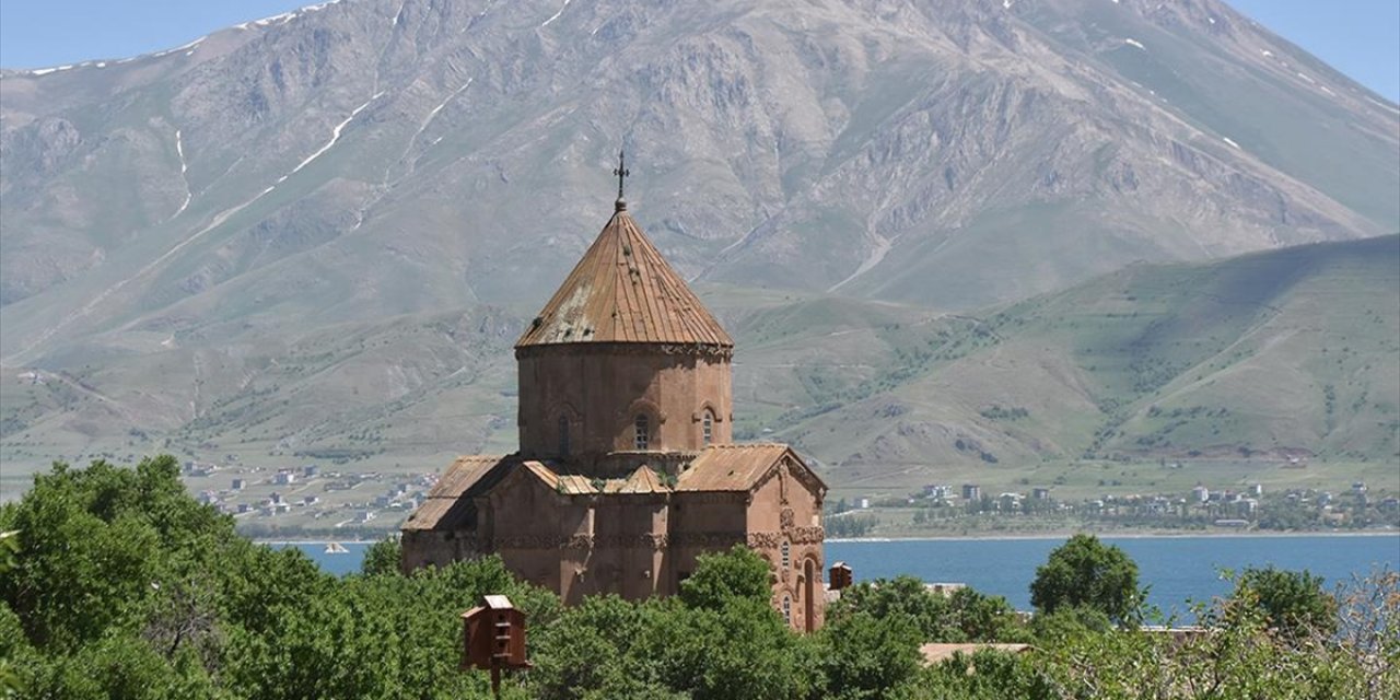 Van Gölü'ndeki Akdamar Adası'nı Bu Yıl Yaklaşık 60 Bin Kişi Ziyaret Etti