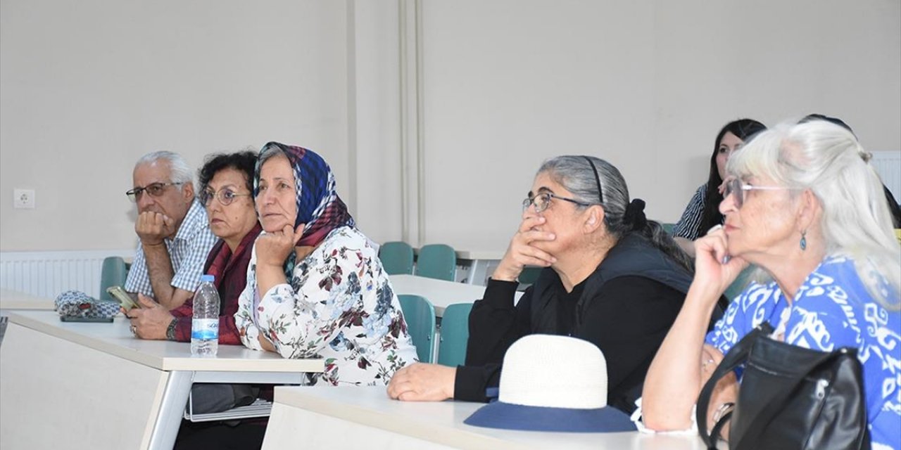 "Öğrenmenin Yaşı Yok" Diyerek 60 Yaşından Sonra "Üniversiteli" Oldular