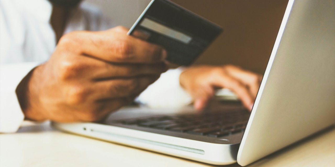 Kuşadası'nda Yabancıları Hedef Alan Dolandırıcıların Yöntemi Açığa Çıkarıldı