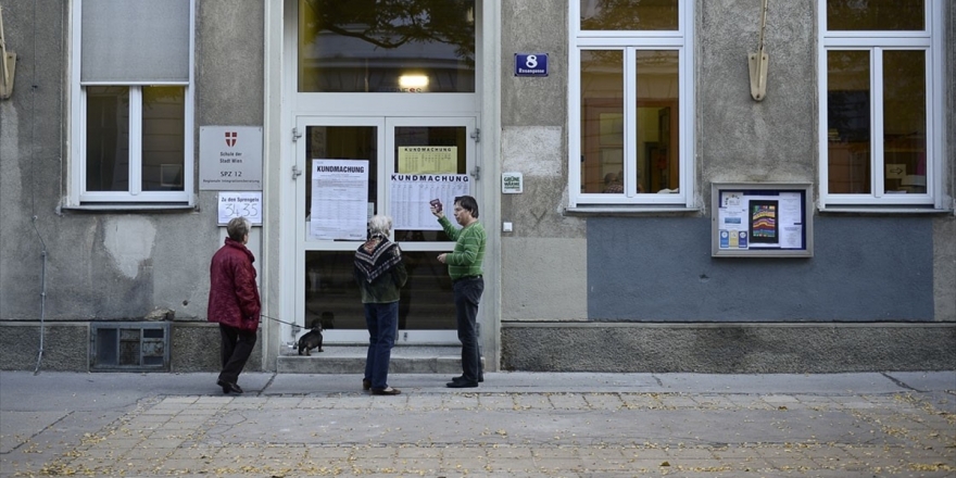 Avusturya'da Pazar Günü Erken Genel Seçim Yapılacak