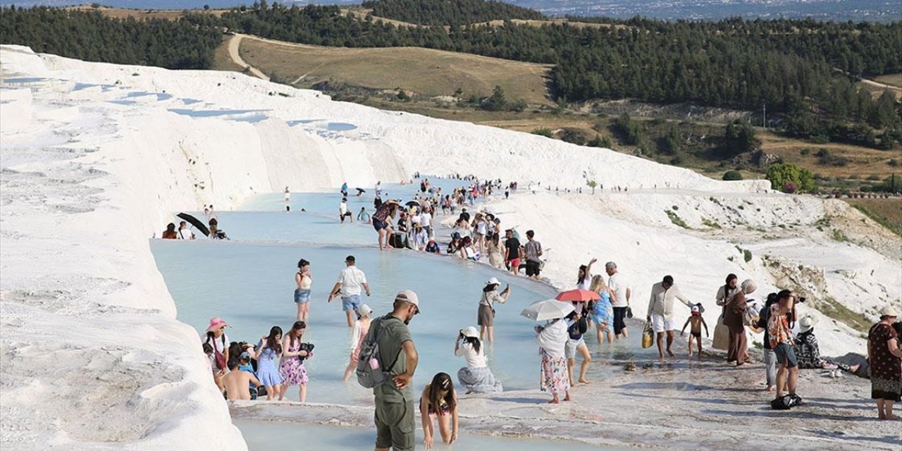 Pamukkale'de Bayram Tatili Hareketliliği Yaşanıyor