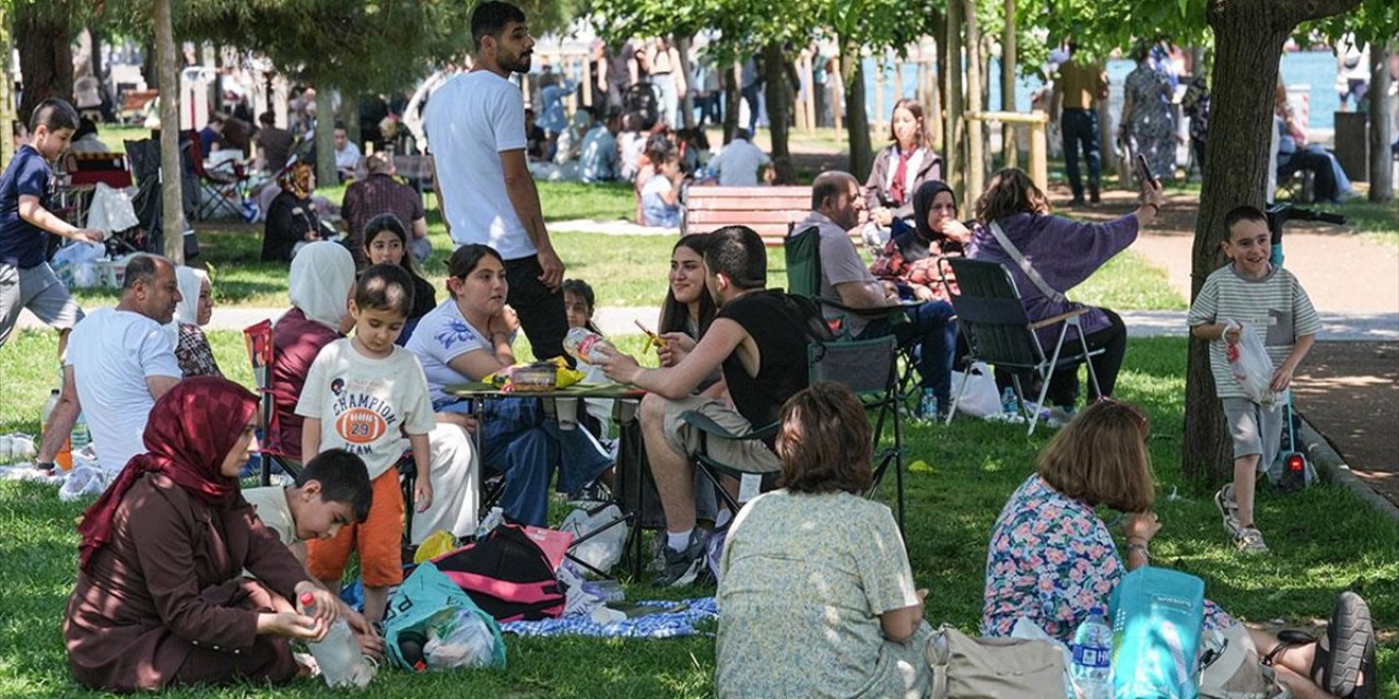 İstanbullular Bayramın İkinci Gününde Sahil ve Parklarda Vakit Geçirdi