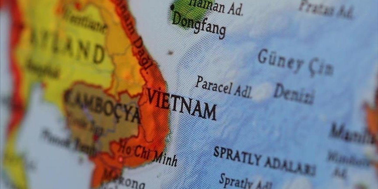 Vietnam'ın Güney Çin Denizi'nde Kontrol Ettiği Adacık ve Resifleri Genişlettiği İddia Edildi