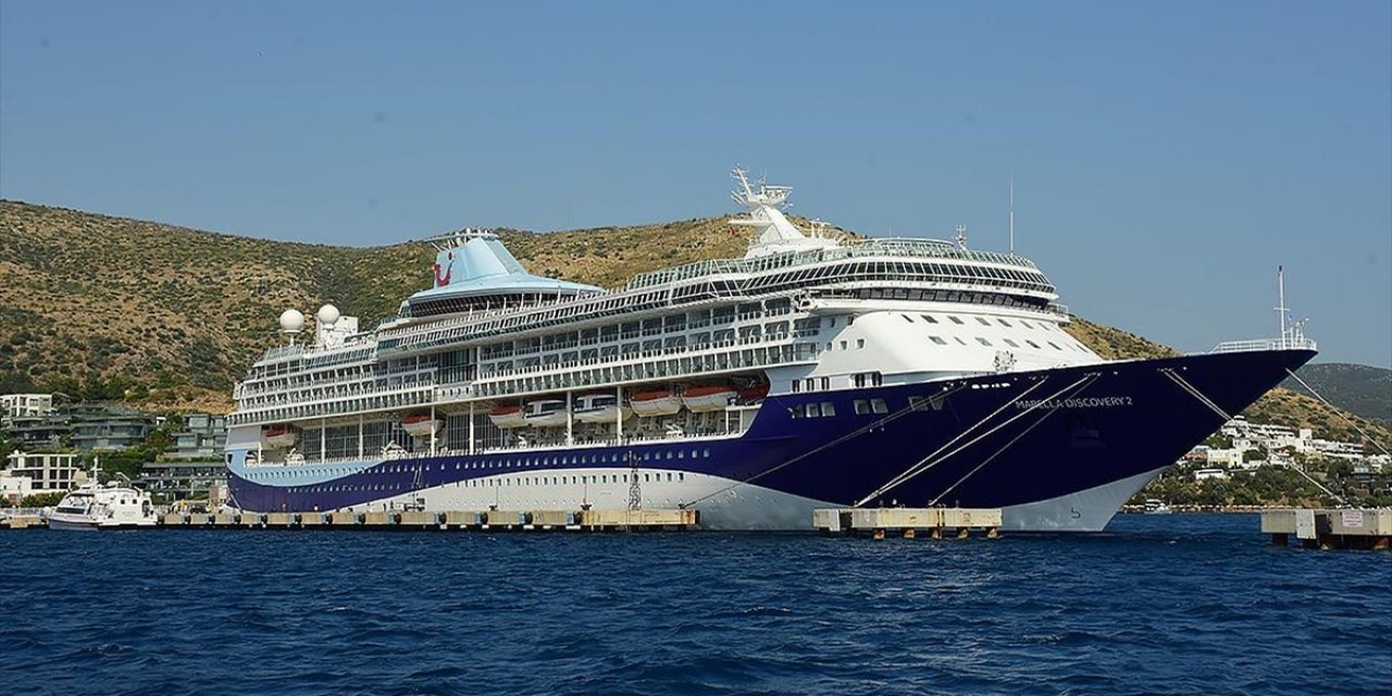"Marella Discovery 2' Kruvaziyeri 1708 Yolcusuyla Bodrum'a Geldi