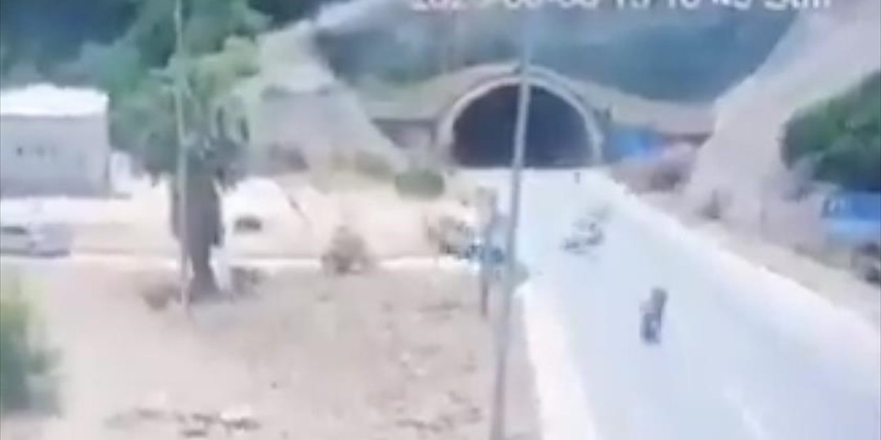 Antalya'da İki Motosiklet İle Otomobilin Çarpışması Sonucu 2 Kişi Öldü, 4 Kişi Yaralandı