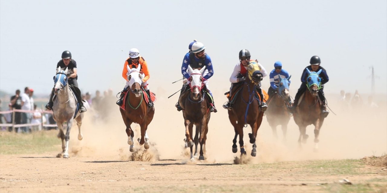 Kırklareli'nde Yağlı Güreş Etkinliği Kapsamında At Yarışları Düzenlendi