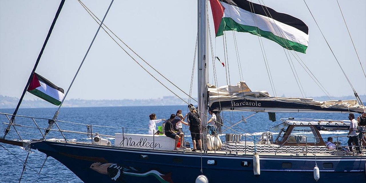 İsrail Gazze'ye Yardım Götürmek Üzere Yola Çıkan Özgürlük Filosu'nu Tehdit Etti