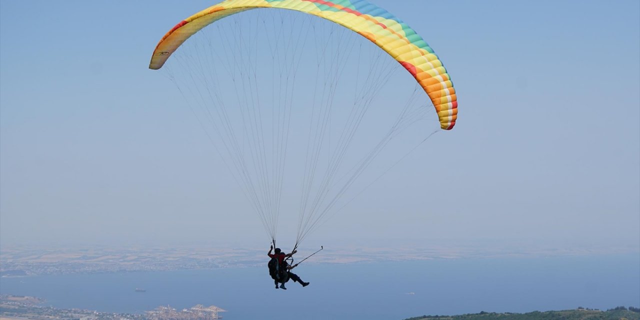 Mavi ve Yeşilin Buluştuğu Uçmakdere, Bayramda Yamaç Paraşütü Tutkunlarını Ağırladı