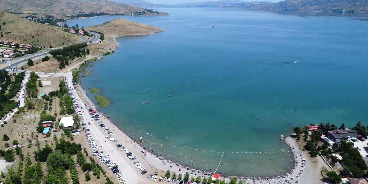 Bayramda Ziyaretçi Yoğunluğu Hazar Gölü Sahillerini Canlandırdı