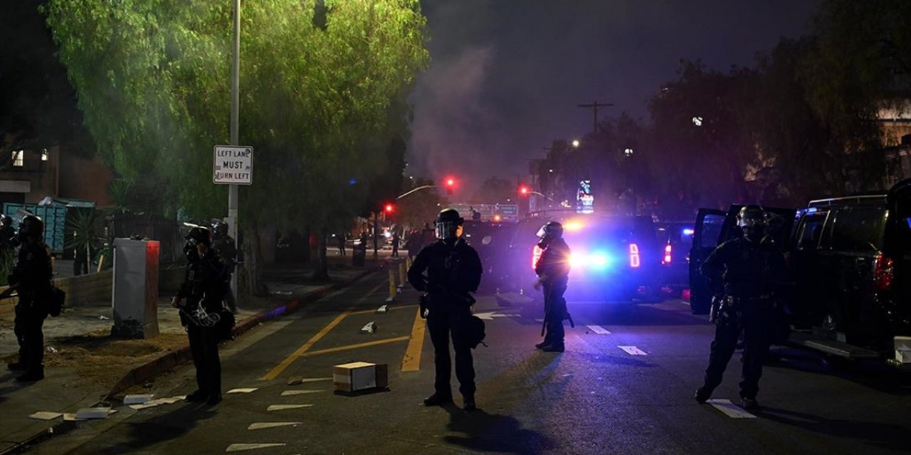 Los Angeles'taki Düzensiz Göçmenlere Destek Protestoları Gece Boyunca Sürdü