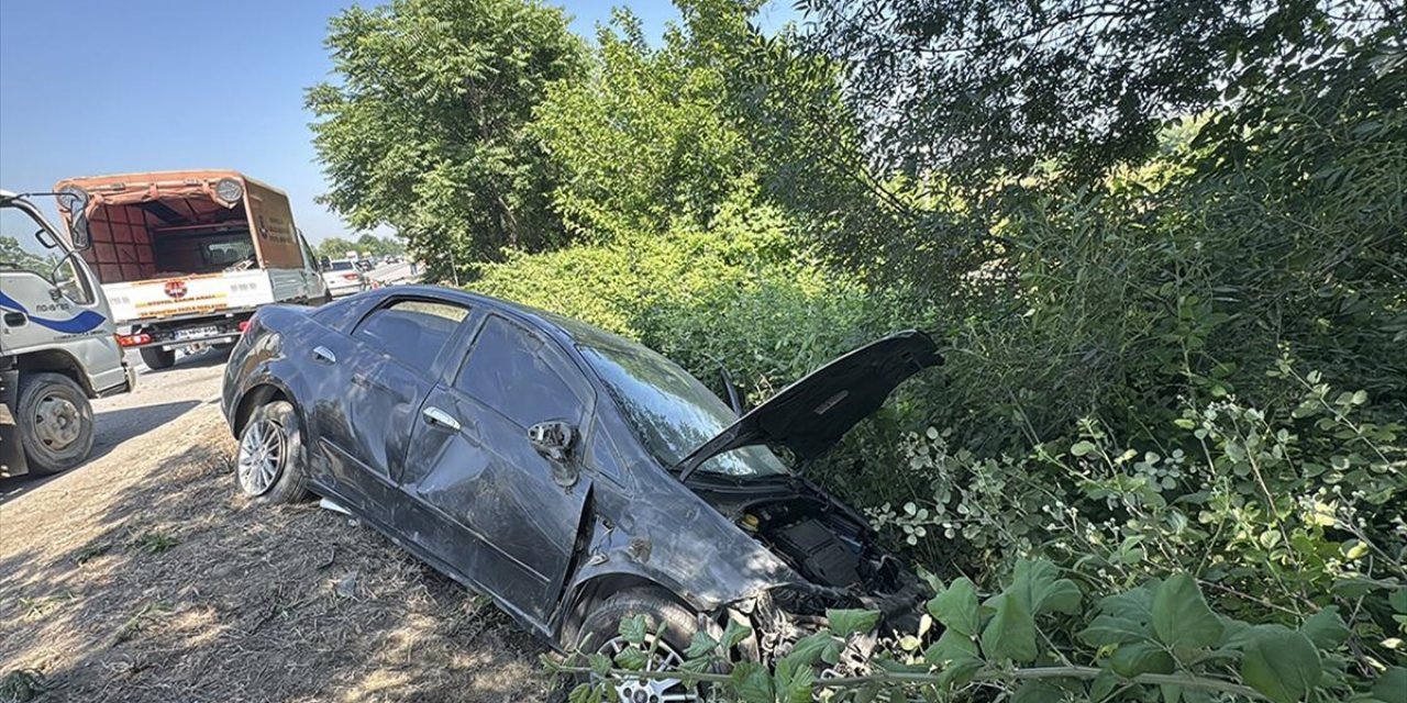Anadolu Otoyolu'nda Otomobil İle Tankerin Çarpıştığı Kazada 7 Kişi Yaralandı