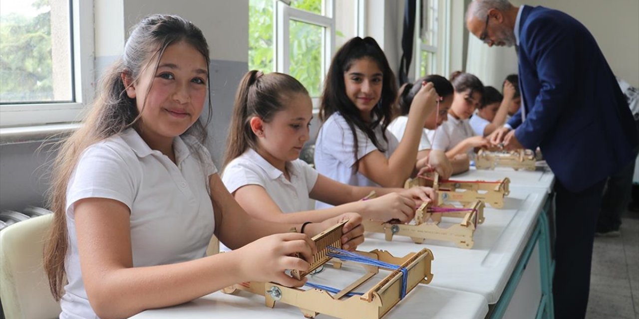 Öğrenciler İpek Böceğinin İpe Dönüşüm Sürecine Tanıklık Etti