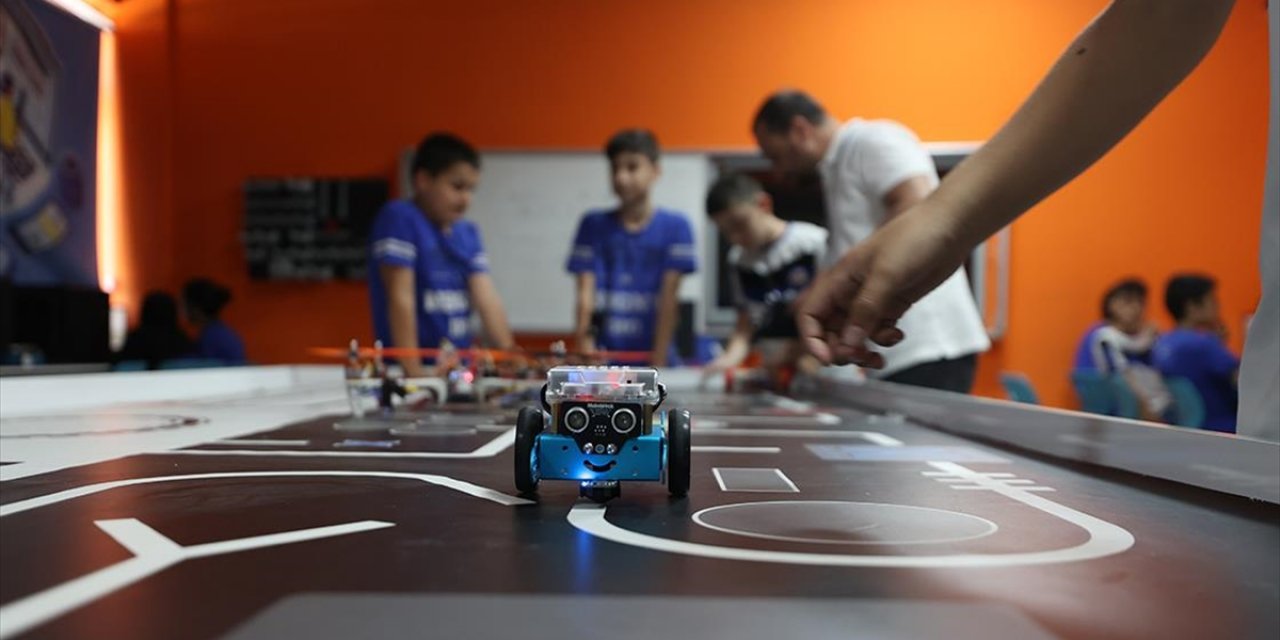 Bu Okulun Öğrencileri Piyano Çalmayı da Sebze Yetiştirmeyi de Öğreniyor