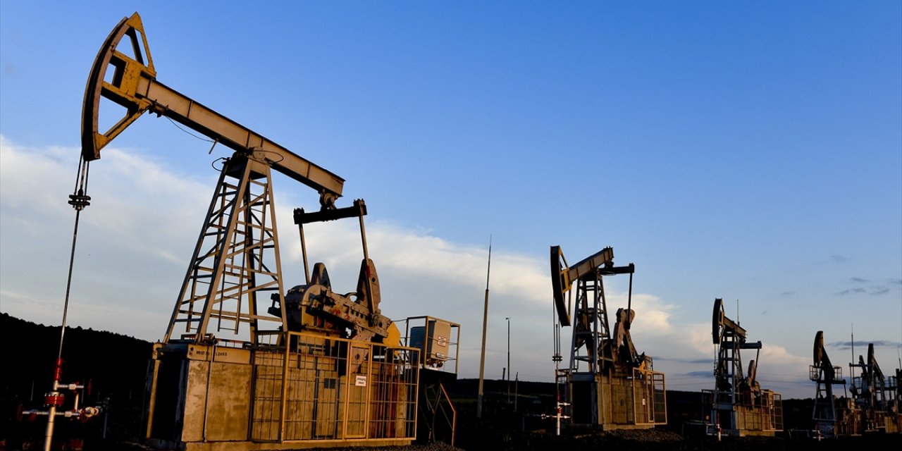 Rus Petrolüne Tavan Fiyat Uygulayanlara Petrol Satışına Yönelik Yasak Uzatıldı