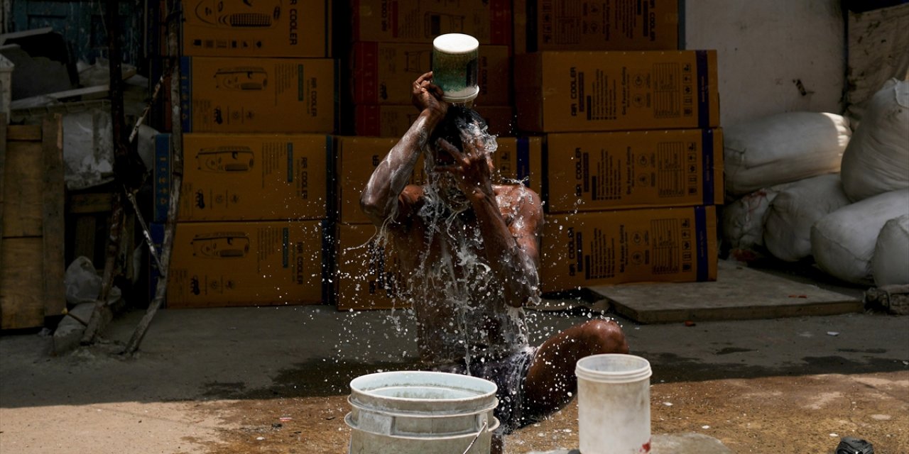 Hindistan'ın Kuzeybatısında Etkili Olan Aşırı Sıcaklar, Halk Sağlığını Tehdit Ediyor