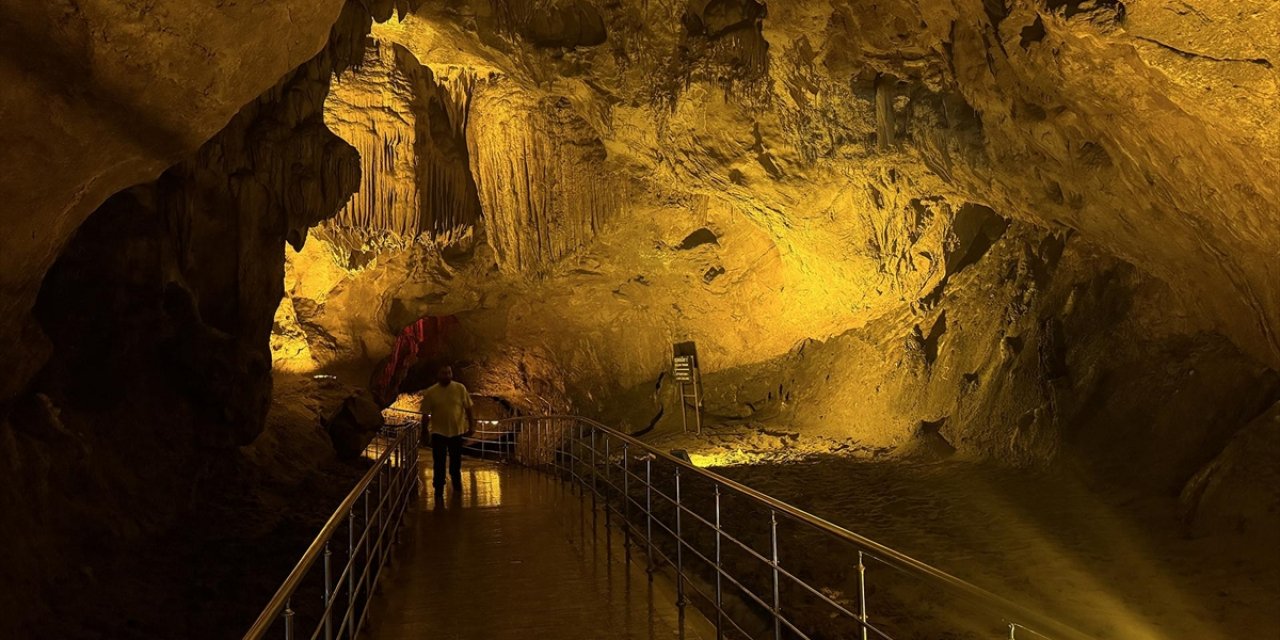 Gökgöl Mağarası Bayram Tatilinde Yaklaşık 4 Bin Kişiyi Ağırladı
