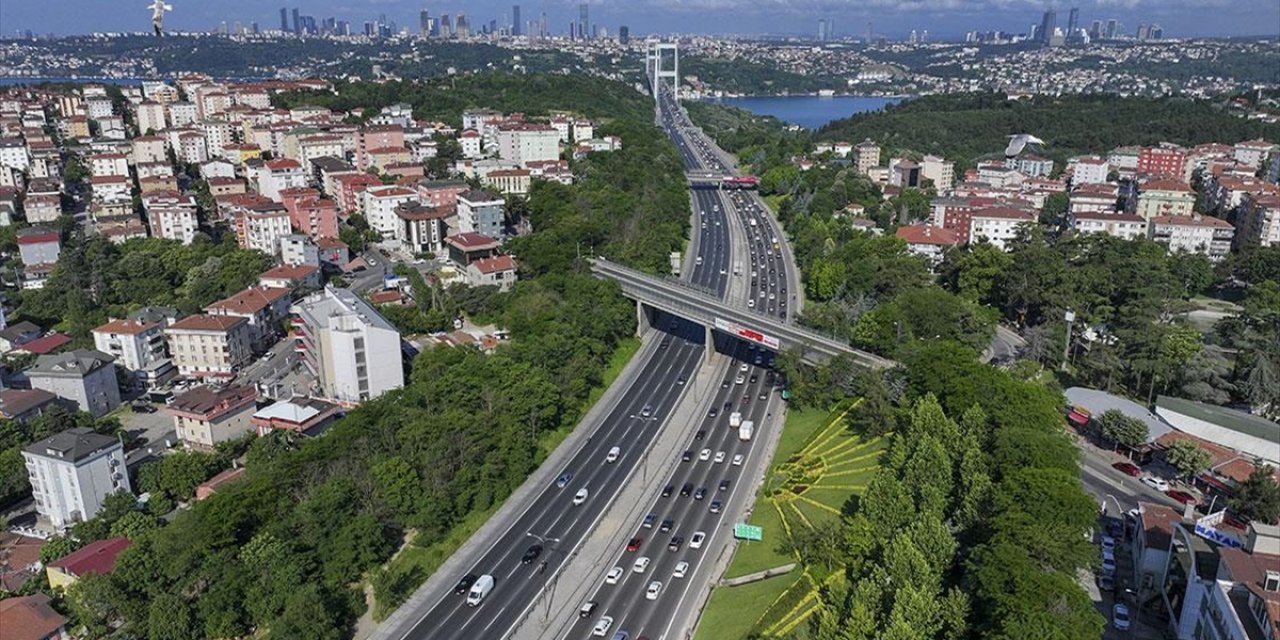 İstanbul'da Haftanın İlk İş Gününde Trafik Yoğunluğu Yaşanıyor