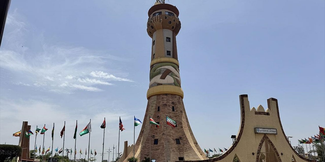 Bağımsız Afrika'nın Sembolü: Tour Afrika