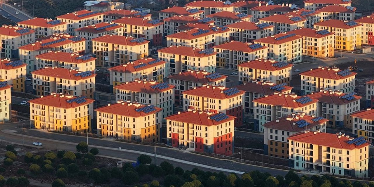 Bakan Kurum, Hatay'ın Hassa İlçesindeki Deprem Konutlarının Görüntülerini Paylaştı