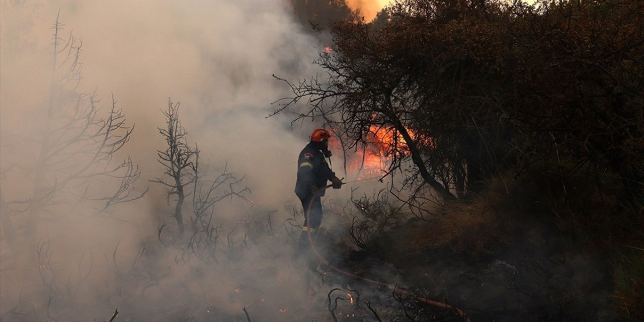 Yunanistan'da Üç Bölgede Orman Yangını Çıktı