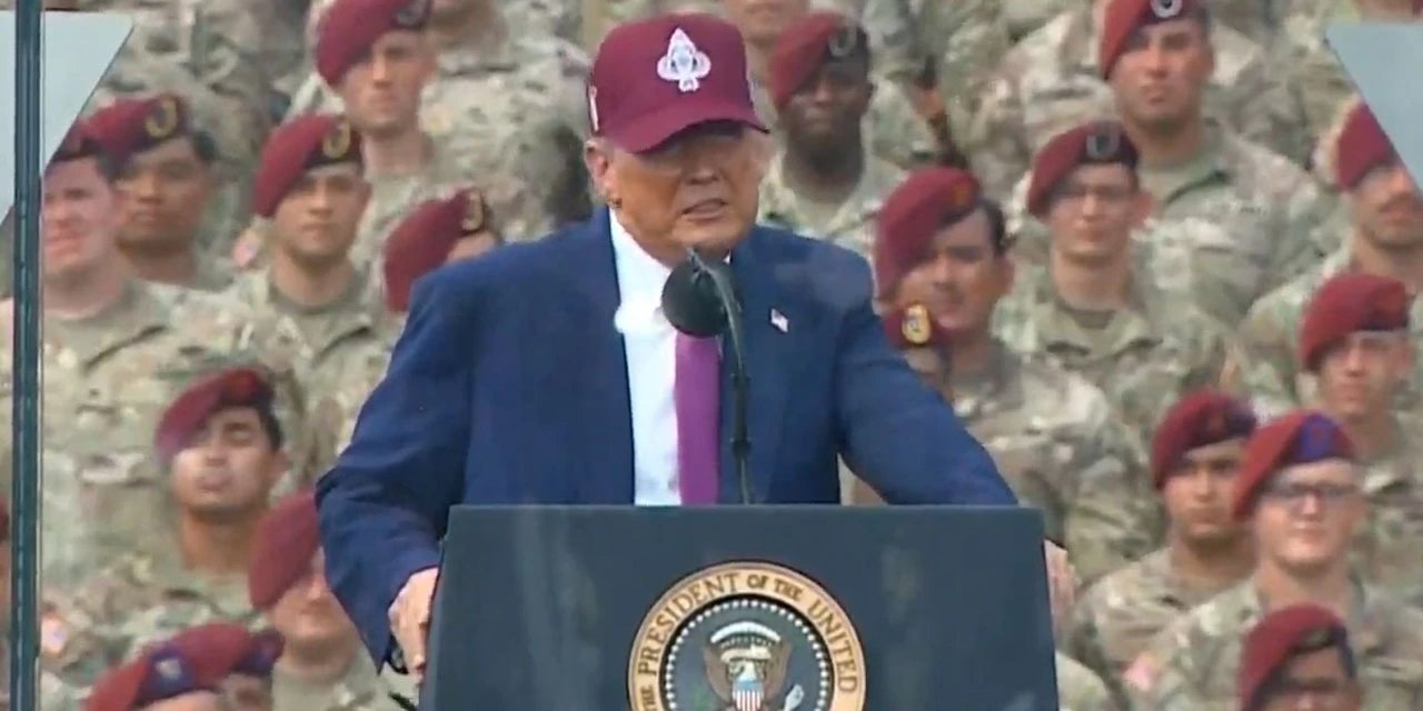 Trump'tan Kurşun Geçirmez Cam Fanusta Açıklama: Ülkemiz İşgal Ediliyor, ABD Bayrağı Asla Düşmeyecek