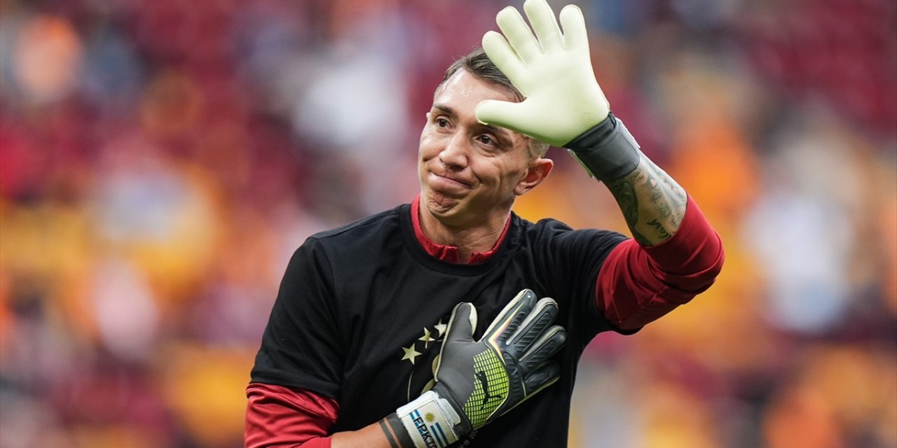 Galatasaray Kariyerini Sonlandıran Muslera, İstanbul'dan Ayrıldı