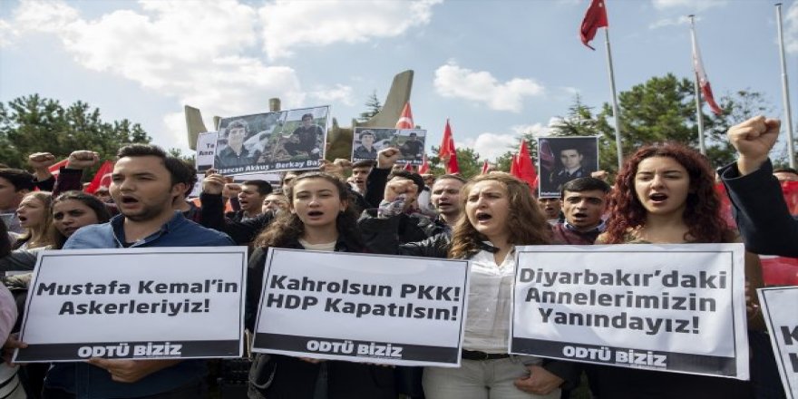 ODTÜ'lü öğrencilerden eylem yapan annelere destek