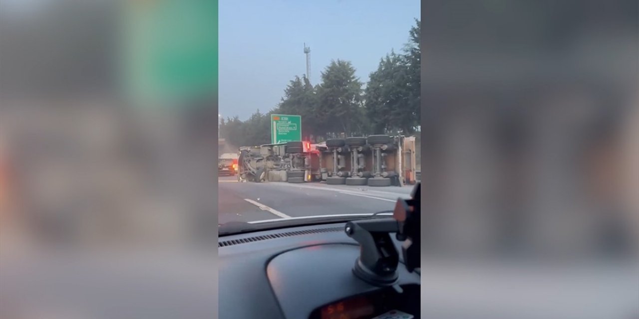 Esenler'de Meydana Gelen Kaza Sonucu Trafik Yoğunluğu Oluştu