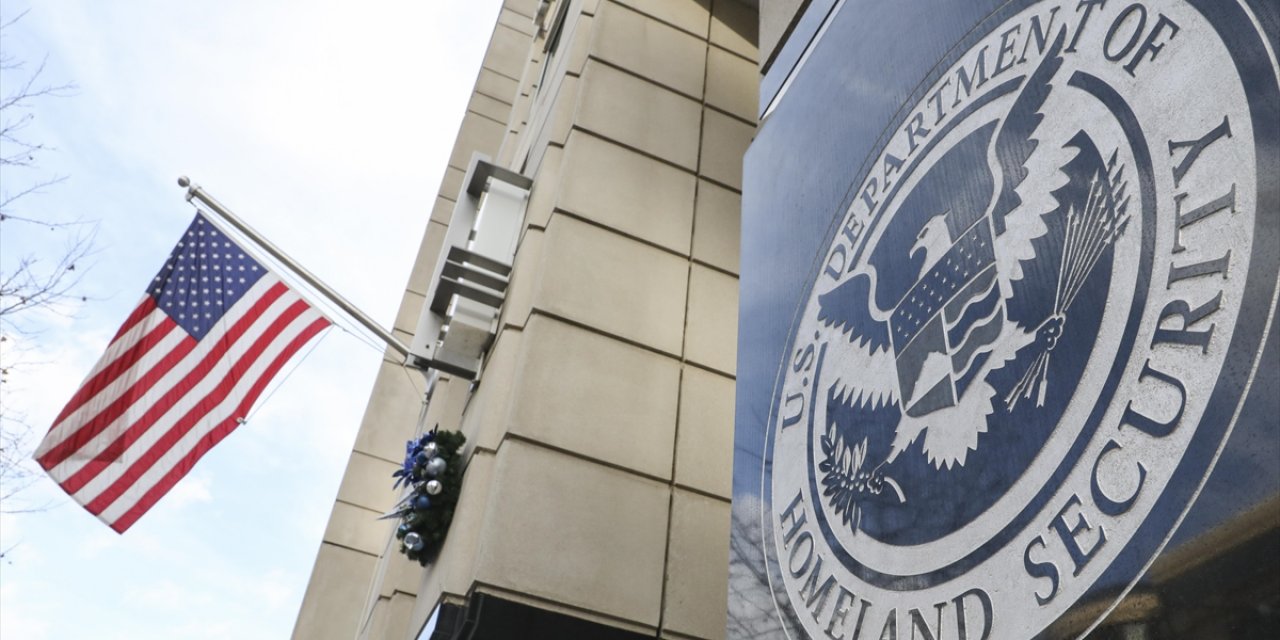 ABD, Yüz Binlerce Göçmene Ülkeden Ayrılmaları İçin Tebligat Gönderdi