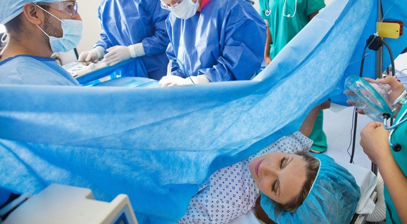 İNGİLTERE'DE YAPILAN BİR ARAŞTIRMADA, SEZARYENİN ARDINDAN NORMAL DOĞUM ANNE VE BEBEK İÇİN RİSKLERİ YÜKSELTİYOR