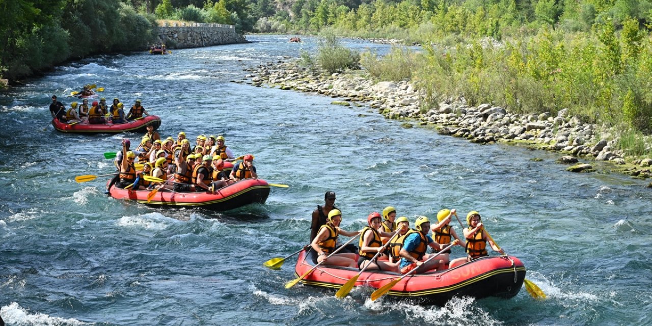 Adrenalin Tutkunları Köprüçay'da Rafting Heyecanı Yaşıyor