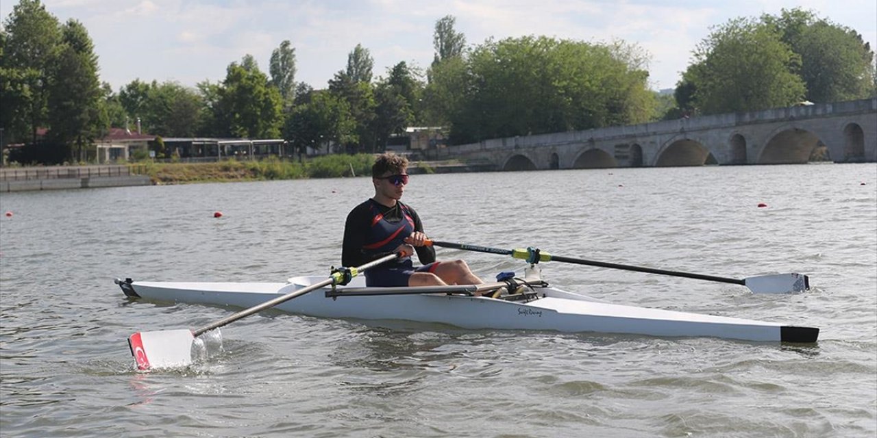 Milli Para Kürekçi Yiğit Doğukan Bozkurt, İtalya'da Bronz Madalya Kazandı