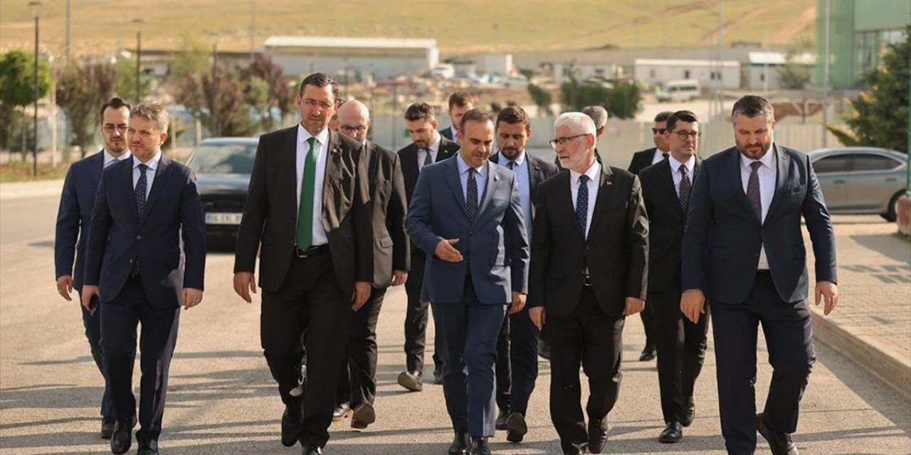 Sanayi ve Teknoloji Bakanı Kacır, Roketsan'ı Ziyaret Etti