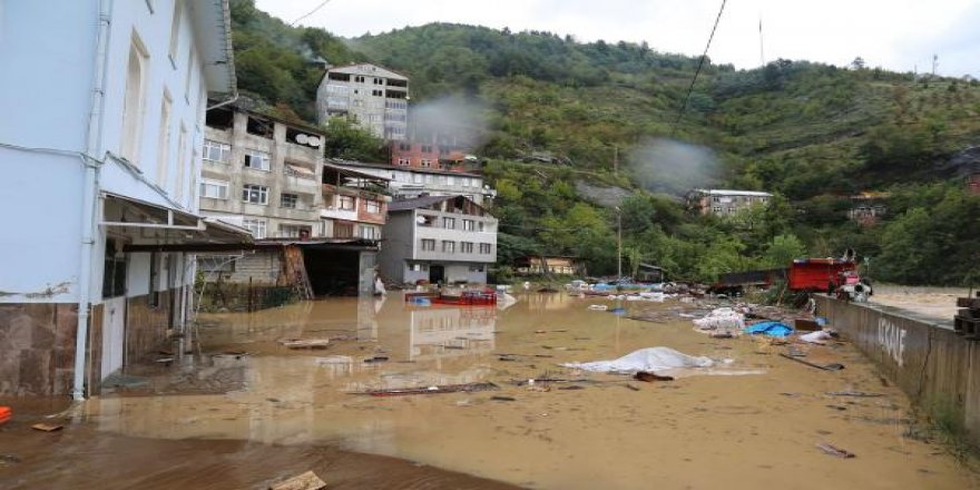 Artvin'de sel ve heyelan