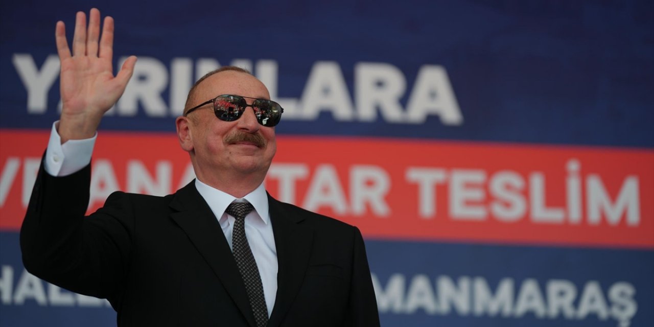 Azerbaycan Cumhurbaşkanı Aliyev: Yaşasın Türkiye-Azerbaycan Birliği ve Kardeşliği