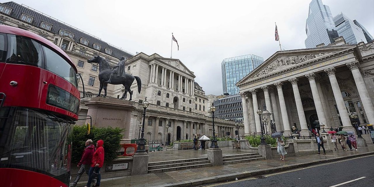 İngiltere Merkez Bankası Politika Faizini Sabit Bıraktı