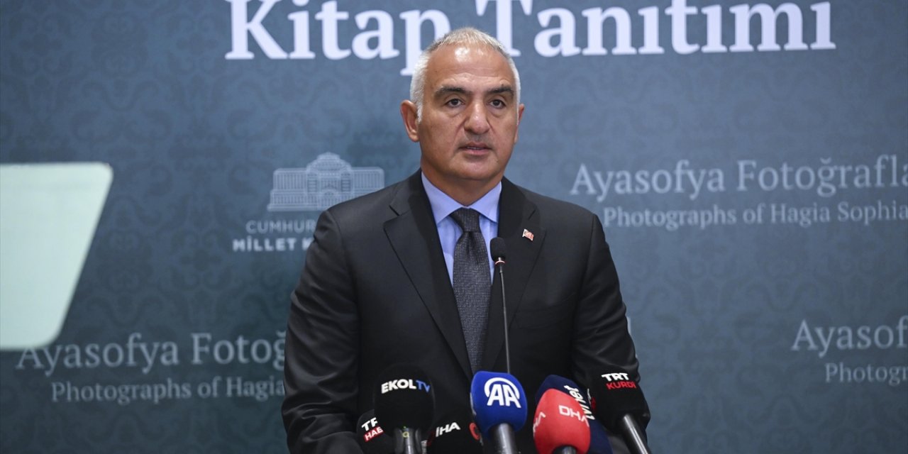 Bakan Ersoy, "Ayasofya Fotoğrafları" Kitabının Tanıtım Programı Ve Sergisinin Açılışına Katıldı