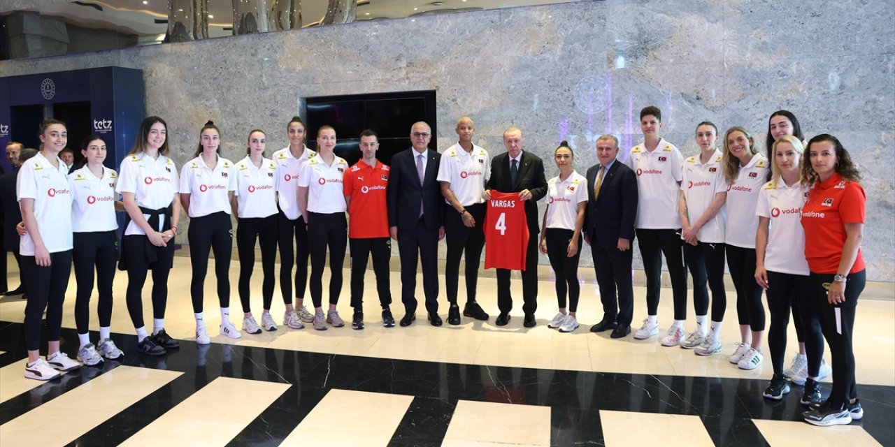 Cumhurbaşkanı Erdoğan, A Milli Kadın Voleybol Takımı'nı Kabul Etti