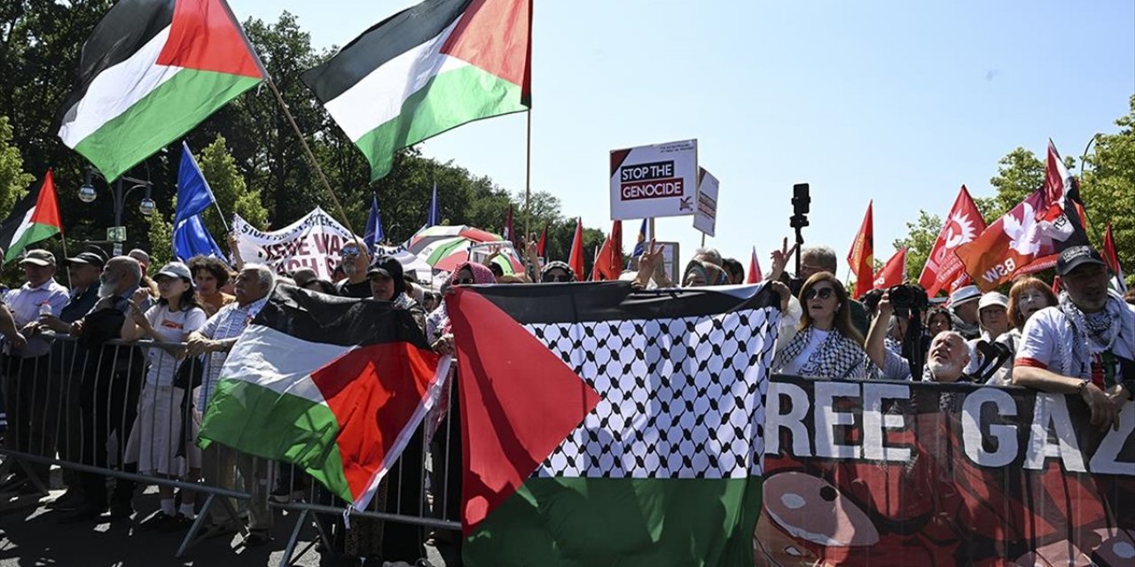 Almanya'da Yapılan Araştırmaya Göre Halk İsrail'in Gazze Şeridi'nde Yaptığı Eylemlere Karşı