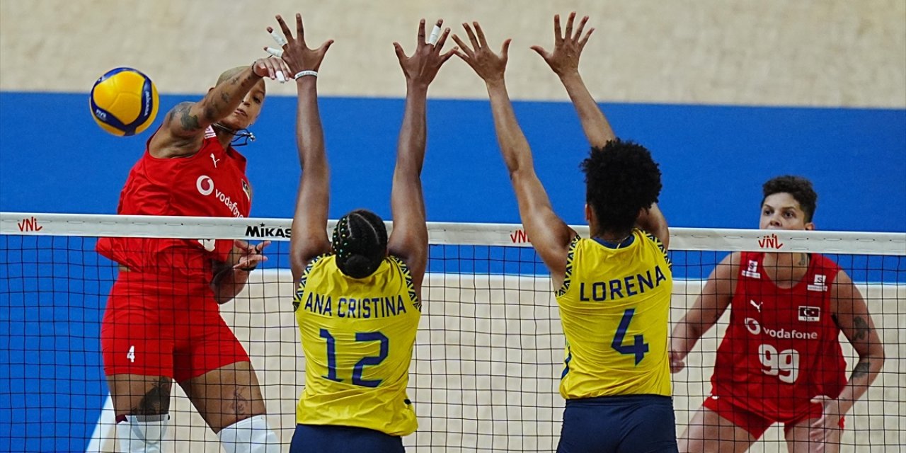 A Milli Kadın Voleybol Takımı, Brezilya'ya Yenildi