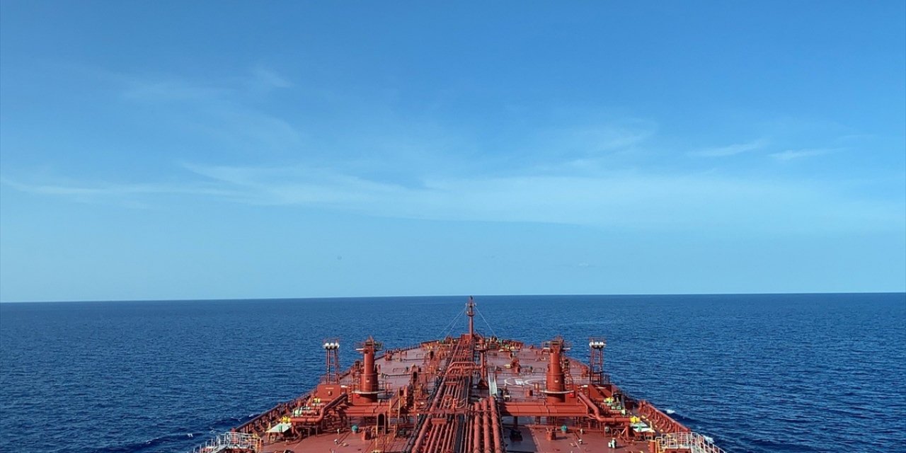 Hürmüz Boğazı'nda Gemi Trafiği ABD'nin İran'a Saldırısı Sonrası Artan Gerilime Rağmen Sürüyor