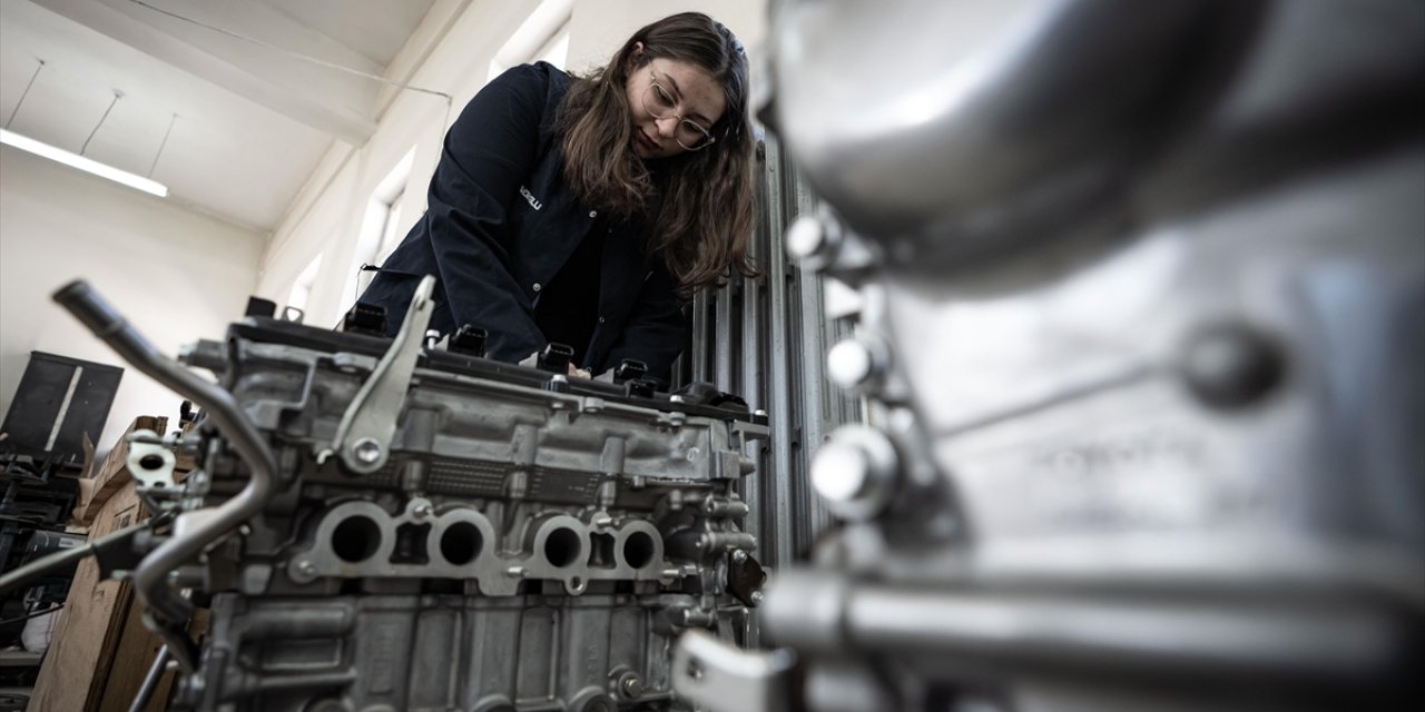 Otomobil Tutkunu Üniversiteli Kızların Hayali Yeni Nesil Motor ve Şanzıman Hibesiyle Gerçekleşecek