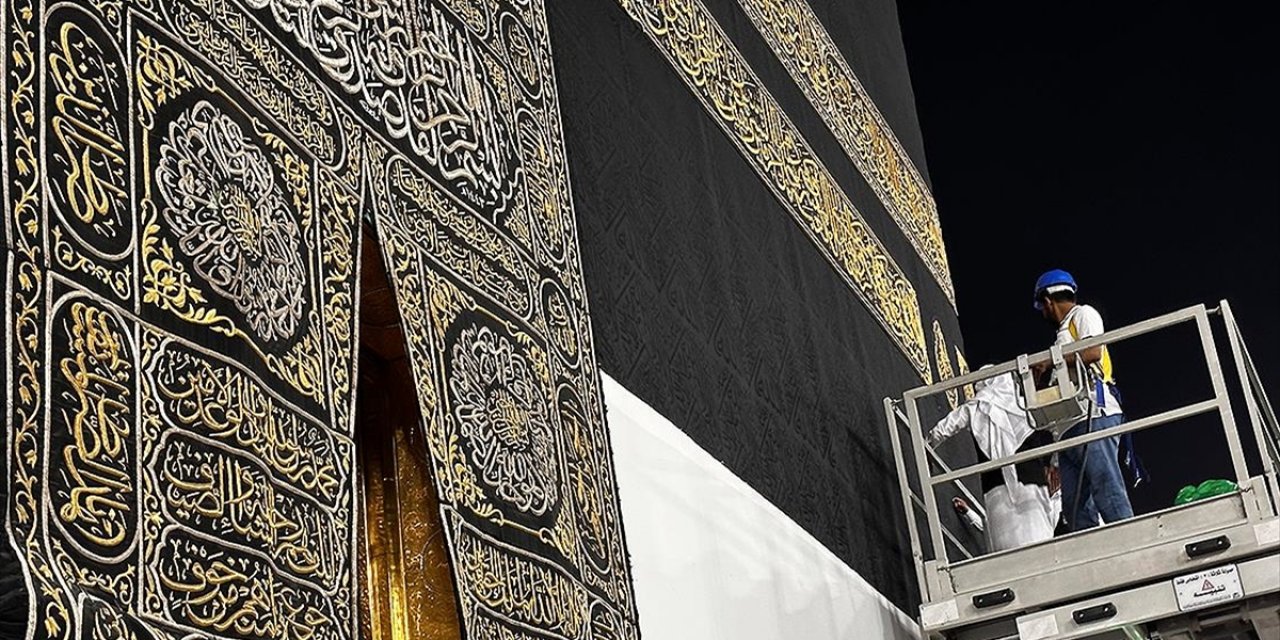 Kabe'nin Örtüsü Değiştirildi