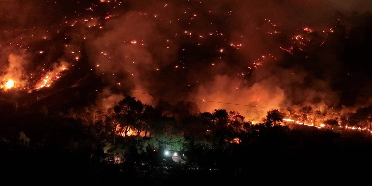 İzmir'in Ciğerleri İki Gündür Yanıyor! 175 Ev Boşaltıldı, 550 Kişi Tahliye Edildi