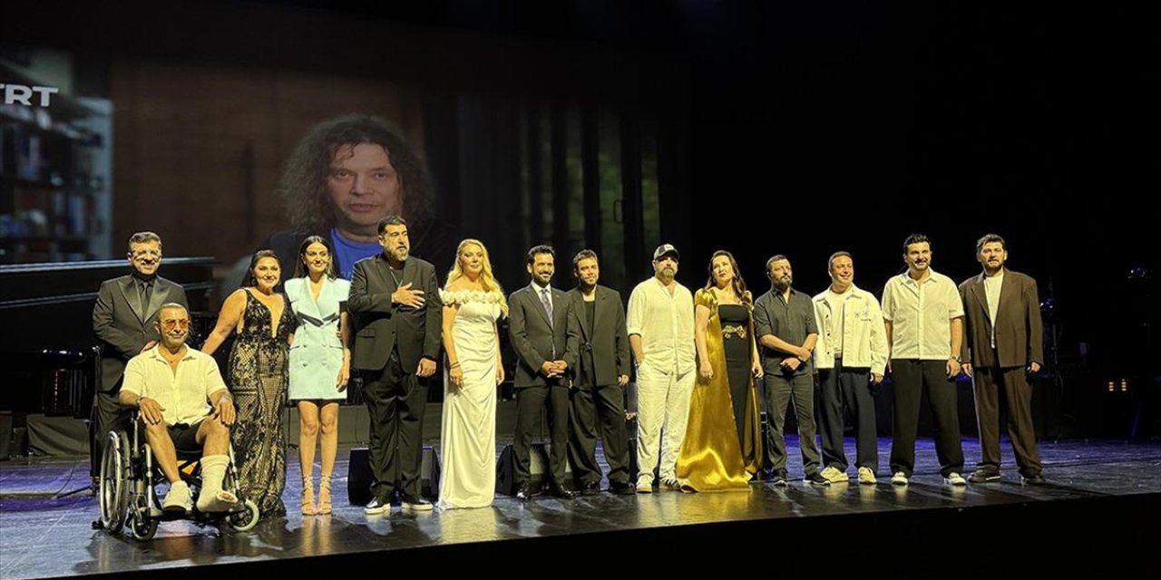 Kayahan Vefatının 10. Yılında Sanatçı Arkadaşları Tarafından Şarkılarıyla Anıldı