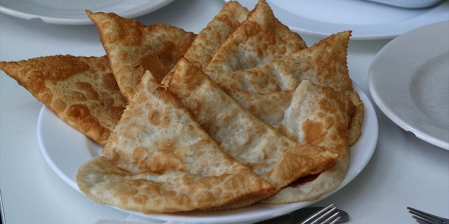 135 Yıllık Çiğ Börek Hikayesi 'Çöven Kazan' İle Sürüyor