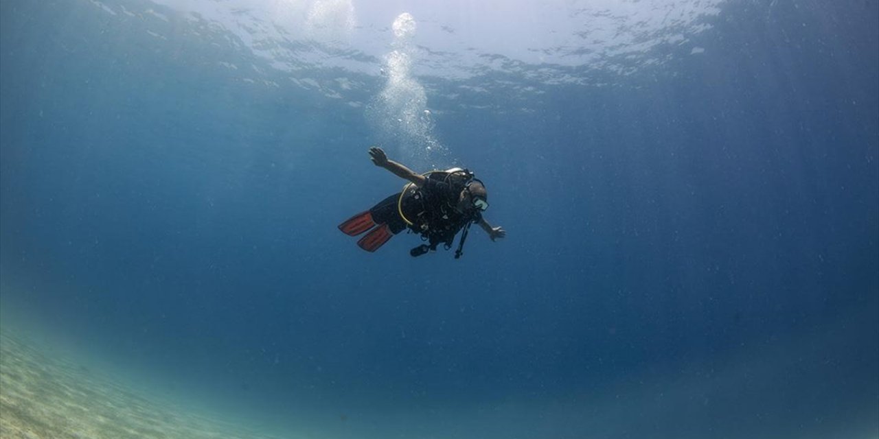 Engelli Dalış Rekortmeni, Turistlere Türkiye'nin Su Altı Güzelliklerini Tanıtıyor