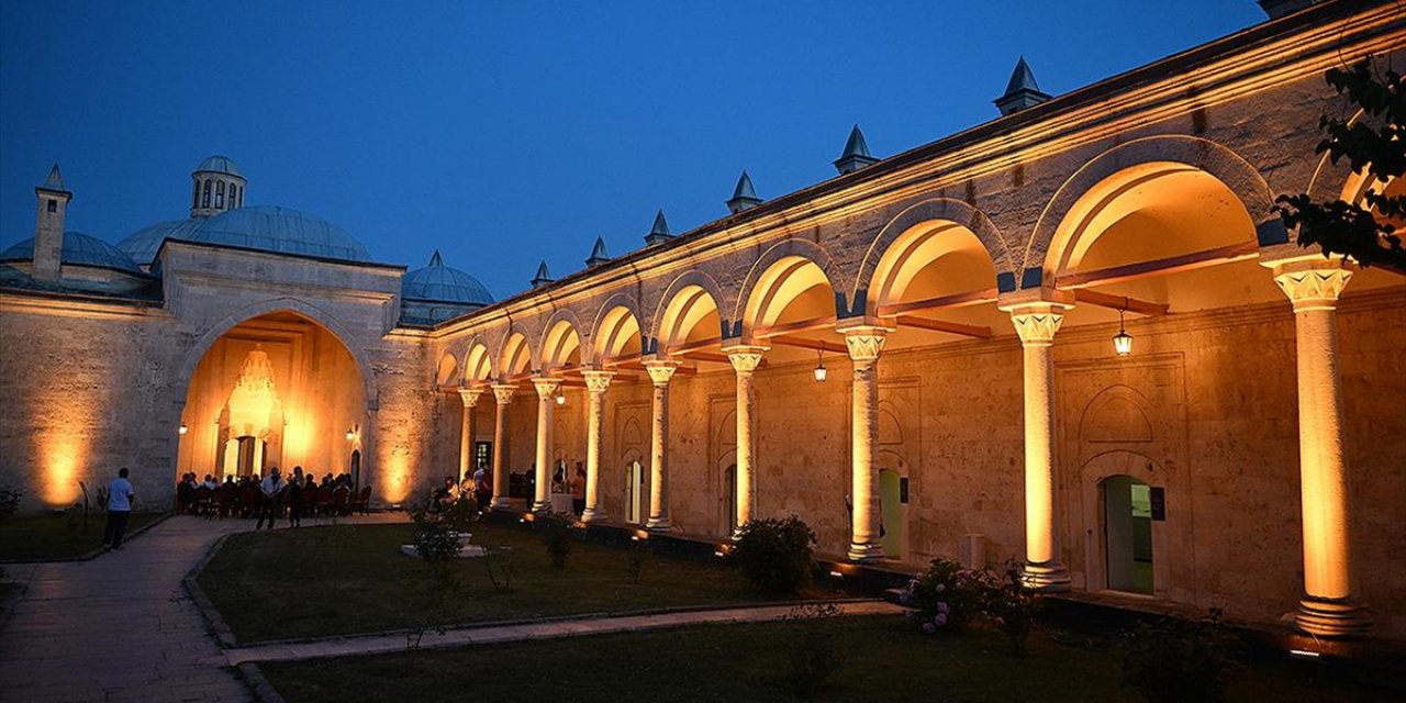 "Gece Müzeciliği" Konsepti Sultan Iı. Bayezid Külliyesi Sağlık Müzesi'nde Ziyaretçi Hareketliliğini Artıracak