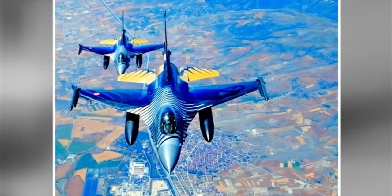 Solotürk, Gösteri Uçuşu Yapacağı Polonya'ya Havada İki Yakıt İkmali Yaparak Ulaştı