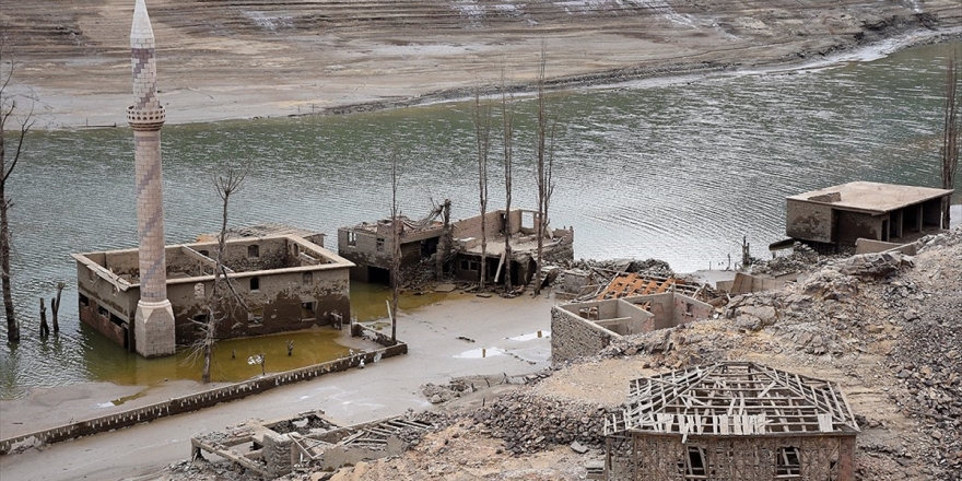 Sular Çekildi Köy Sakinlerinin Hatıraları Canlandı